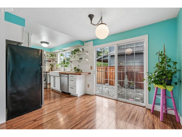 1511 Ne ROSA PARKS Way, Portland, OR 97211