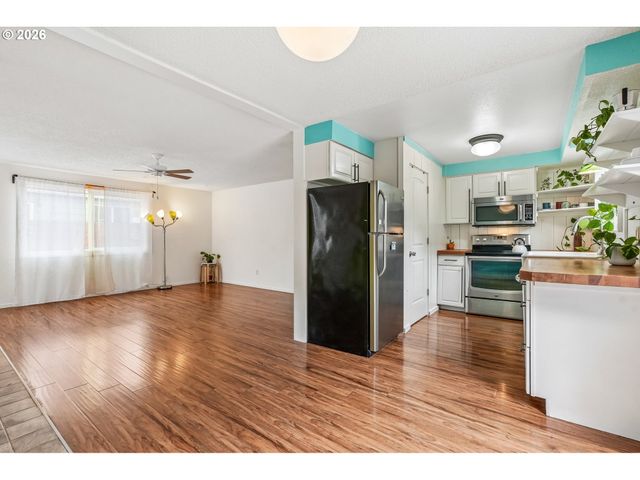 1511 Ne ROSA PARKS Way, Portland, OR 97211