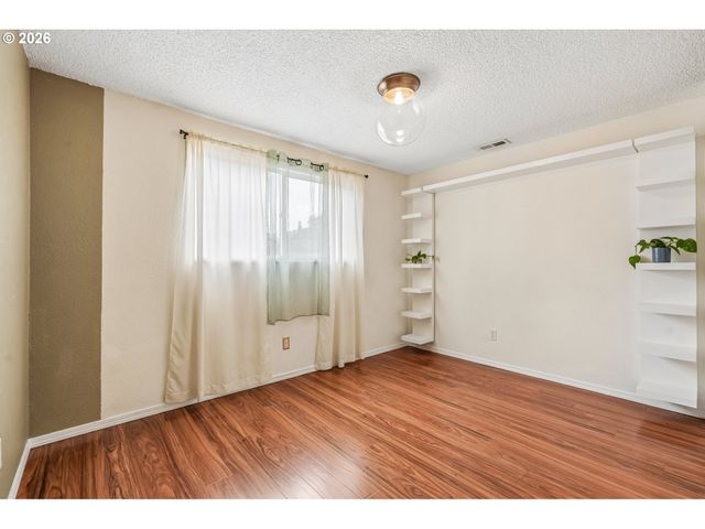 1511 Ne ROSA PARKS Way, Portland, OR 97211