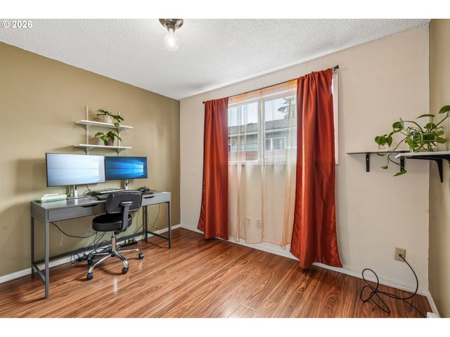 1511 Ne ROSA PARKS Way, Portland, OR 97211