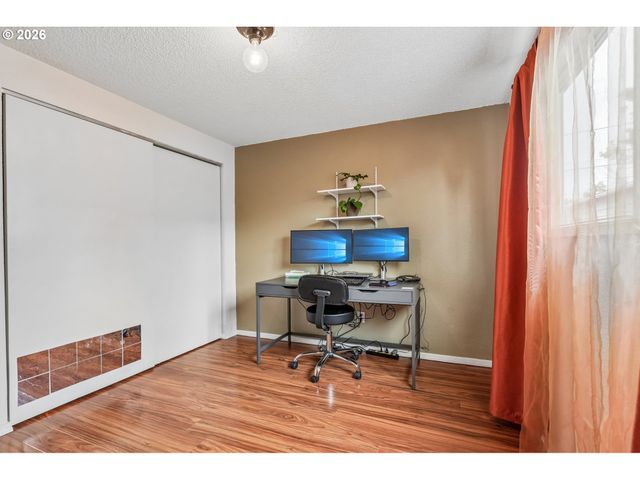 1511 Ne ROSA PARKS Way, Portland, OR 97211