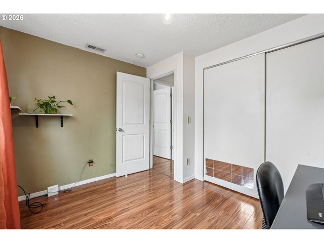 1511 Ne ROSA PARKS Way, Portland, OR 97211