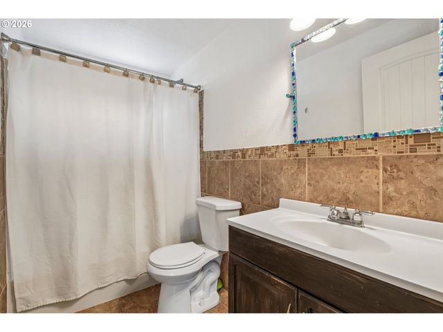 1511 Ne ROSA PARKS Way, Portland, OR 97211