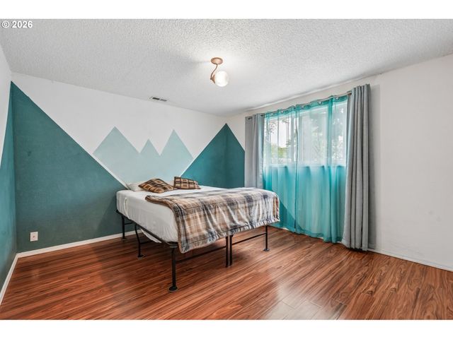 1511 Ne ROSA PARKS Way, Portland, OR 97211