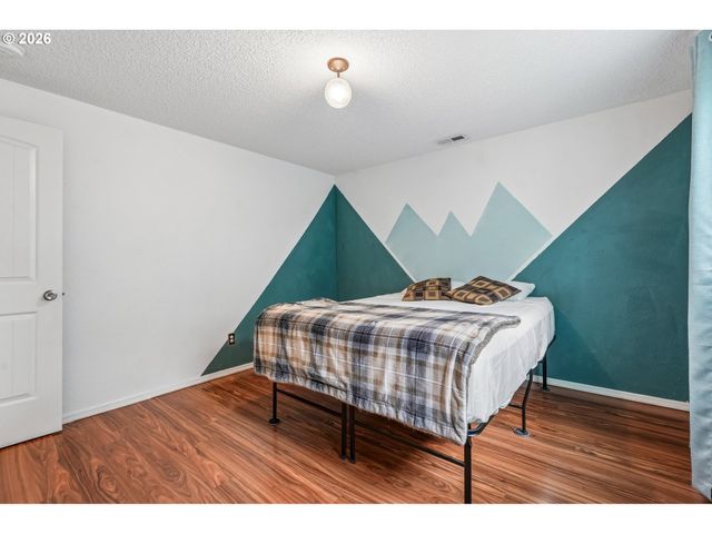 1511 Ne ROSA PARKS Way, Portland, OR 97211