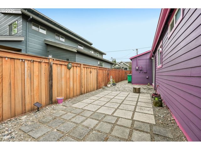 1511 Ne ROSA PARKS Way, Portland, OR 97211