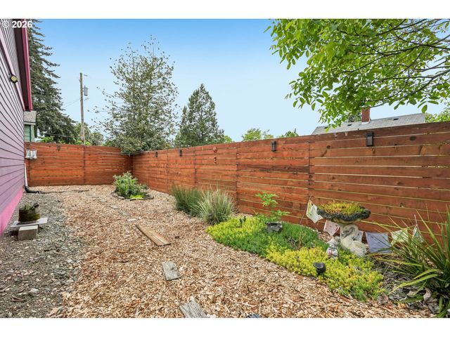 1511 Ne ROSA PARKS Way, Portland, OR 97211