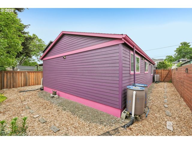 1511 Ne ROSA PARKS Way, Portland, OR 97211