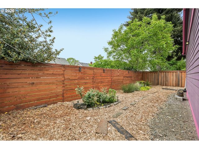 1511 Ne ROSA PARKS Way, Portland, OR 97211