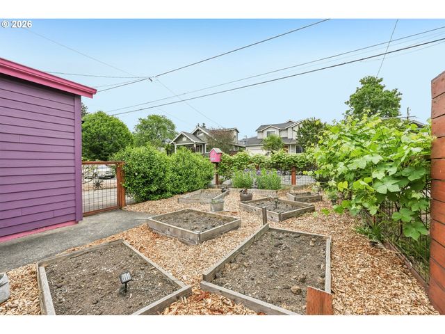 1511 Ne ROSA PARKS Way, Portland, OR 97211