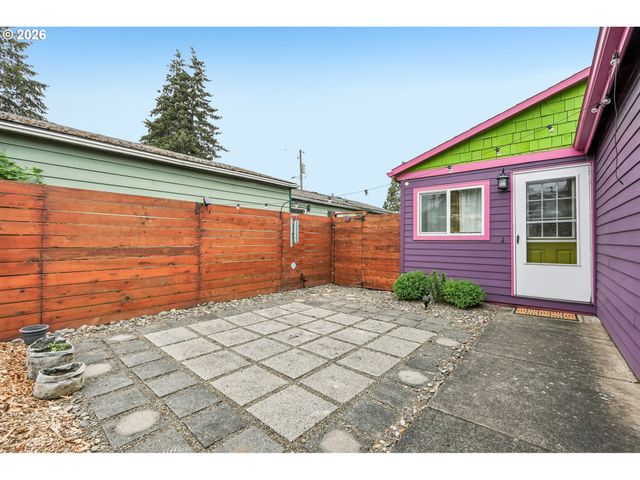 1511 Ne ROSA PARKS Way, Portland, OR 97211