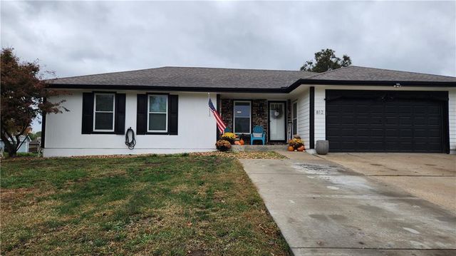 812 Apple Blossom Street, Excelsior Springs, MO 64024