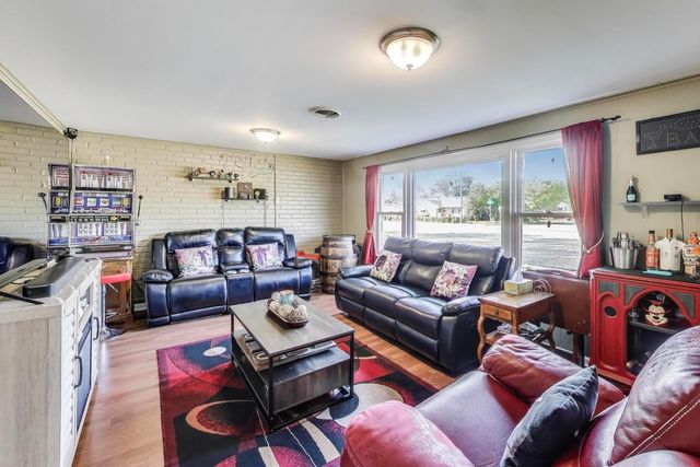 8760 N Oketo Avenue, Niles, IL 60714