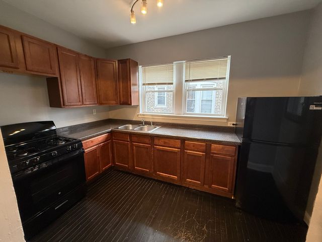7344 N Damen Avenue 2, Chicago, IL 60645