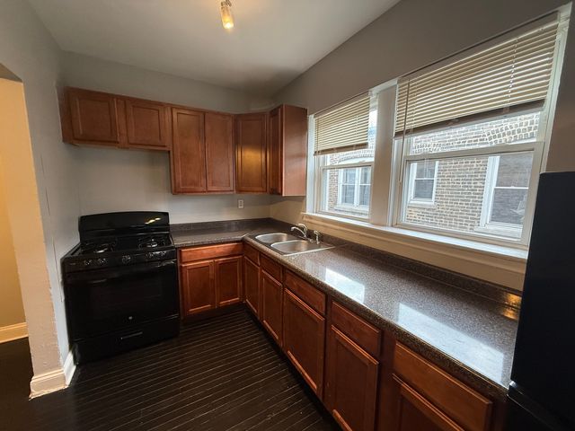 7344 N Damen Avenue 2, Chicago, IL 60645