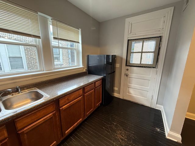 7344 N Damen Avenue 2, Chicago, IL 60645