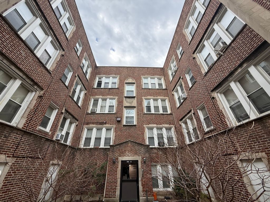 7344 N Damen Avenue 2, Chicago, IL 60645