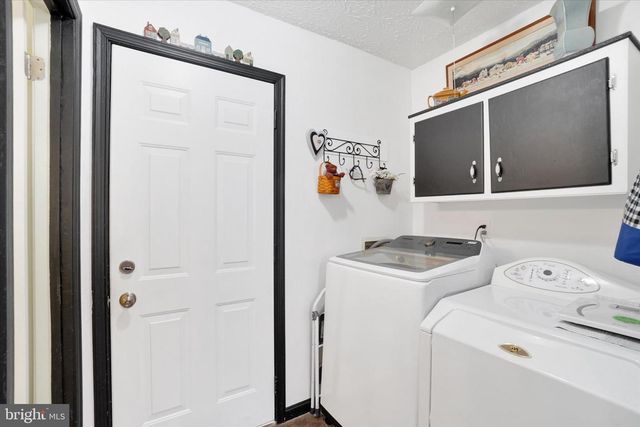 27 JEAN LO WAY, York, PA 17406