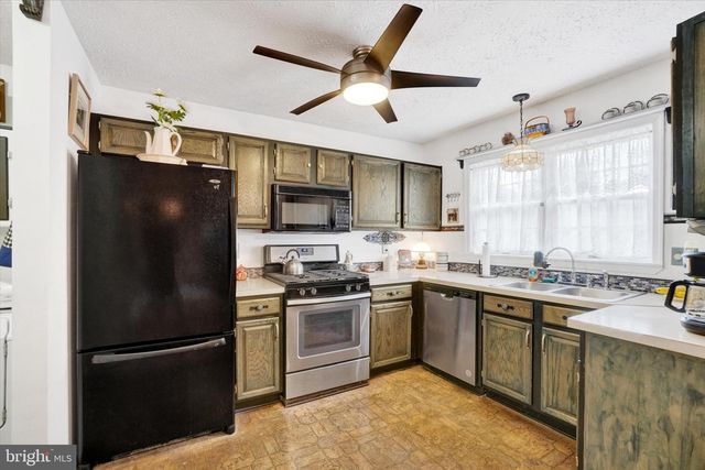27 JEAN LO WAY, York, PA 17406