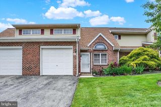 27 JEAN LO WAY, York, PA 17406