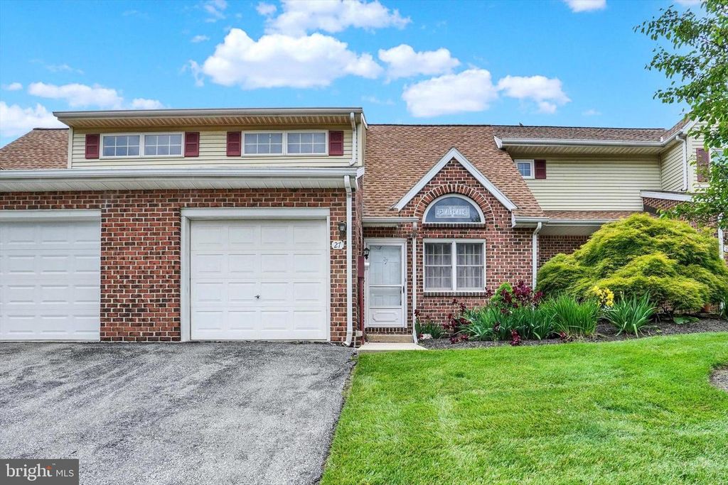 27 JEAN LO WAY, York, PA 17406