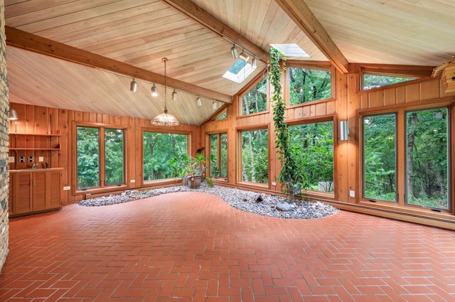 22 Eagle Ridge Road, North Oaks, MN 55127