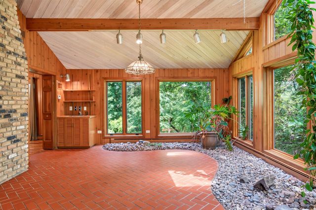 22 Eagle Ridge Road, North Oaks, MN 55127