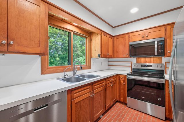 22 Eagle Ridge Road, North Oaks, MN 55127