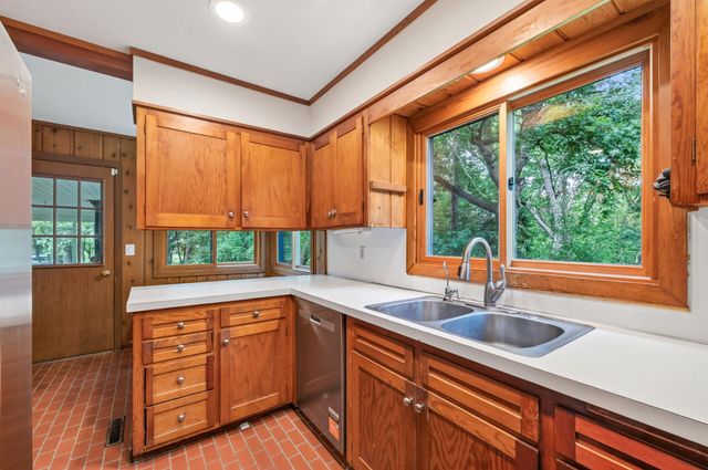 22 Eagle Ridge Road, North Oaks, MN 55127