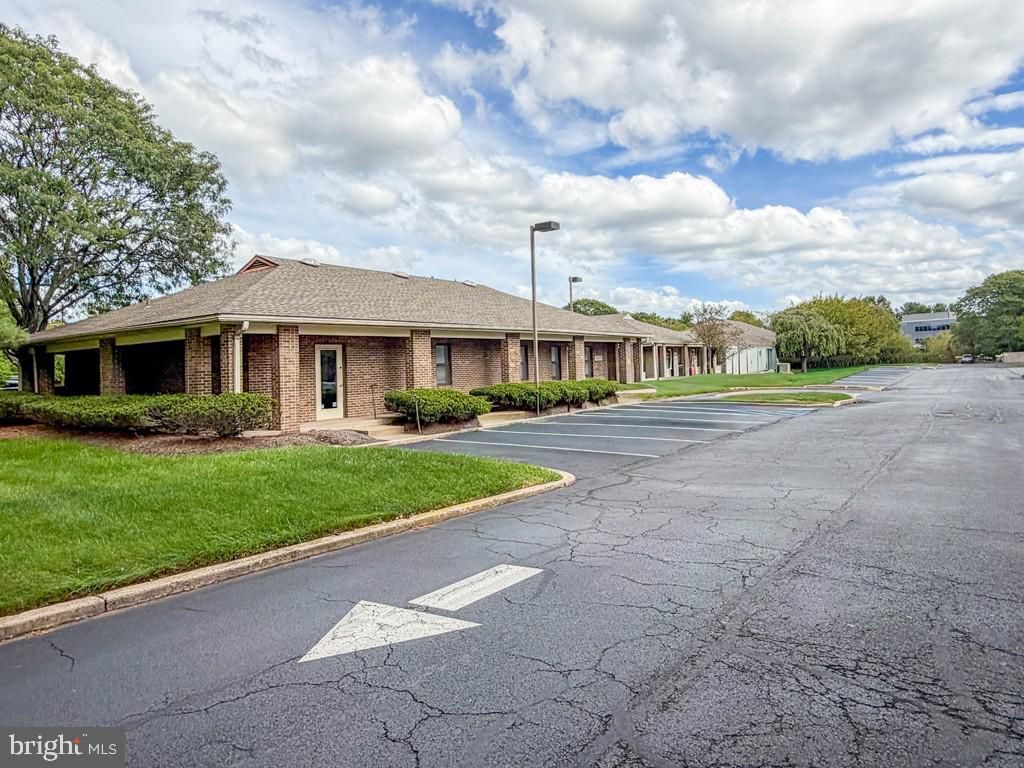 4-SUITE 18 TERRY DR #SUITE 18, NEWTOWN, PA 18940 — photo 2