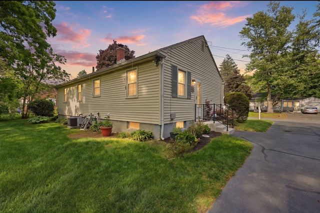 28 Northway Dr, Springfield, MA 01119