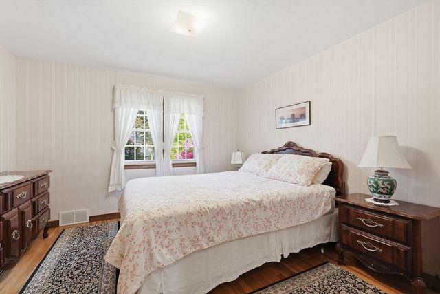 28 Northway Dr, Springfield, MA 01119