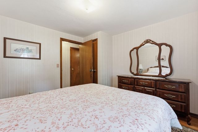 28 Northway Dr, Springfield, MA 01119