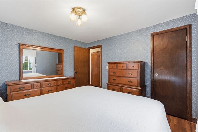 28 Northway Dr, Springfield, MA 01119