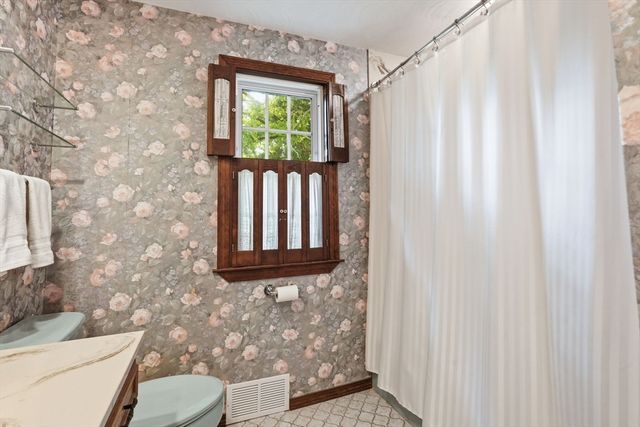 28 Northway Dr, Springfield, MA 01119