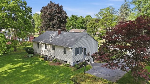 28 Northway Dr, Springfield, MA 01119
