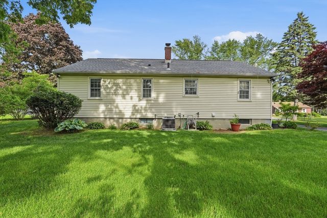 28 Northway Dr, Springfield, MA 01119