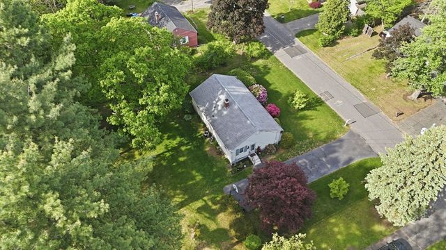 28 Northway Dr, Springfield, MA 01119