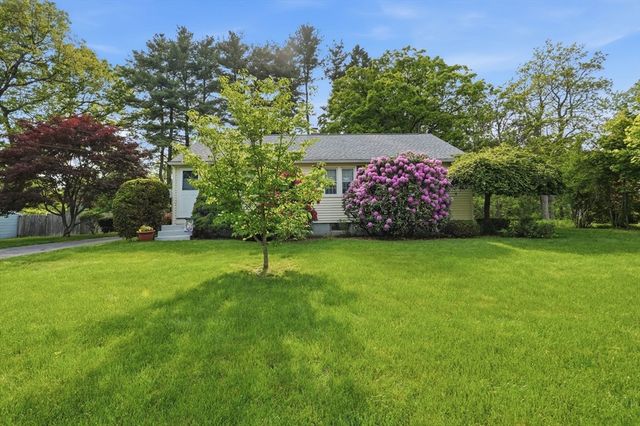 28 Northway Dr, Springfield, MA 01119