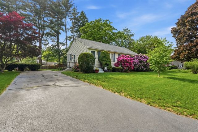 28 Northway Dr, Springfield, MA 01119