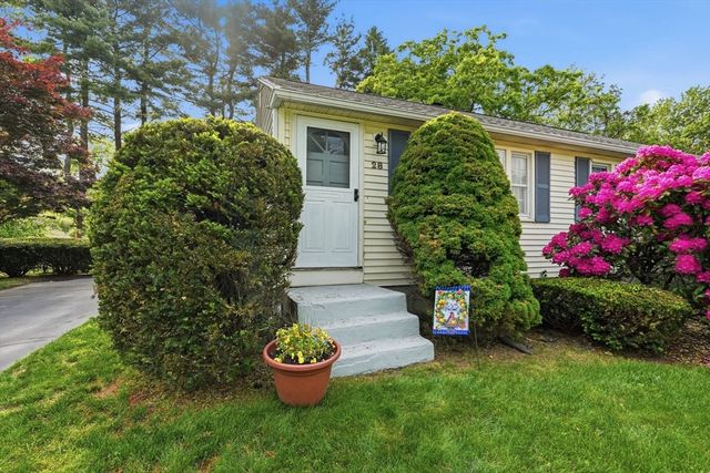 28 Northway Dr, Springfield, MA 01119