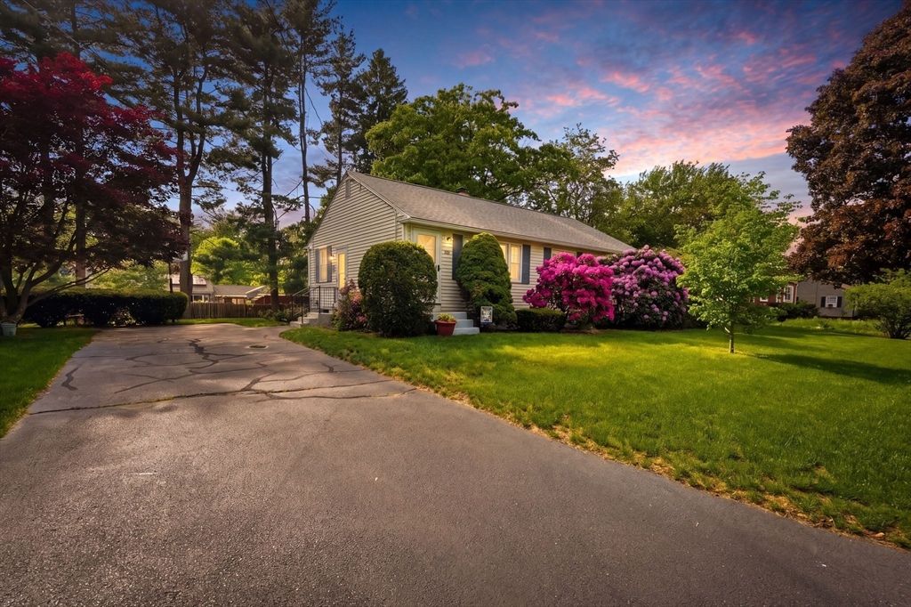 28 Northway Dr, Springfield, MA 01119