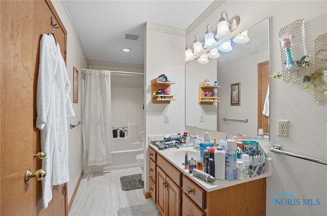 237 Brooke Drive, Oregon, OH 43616