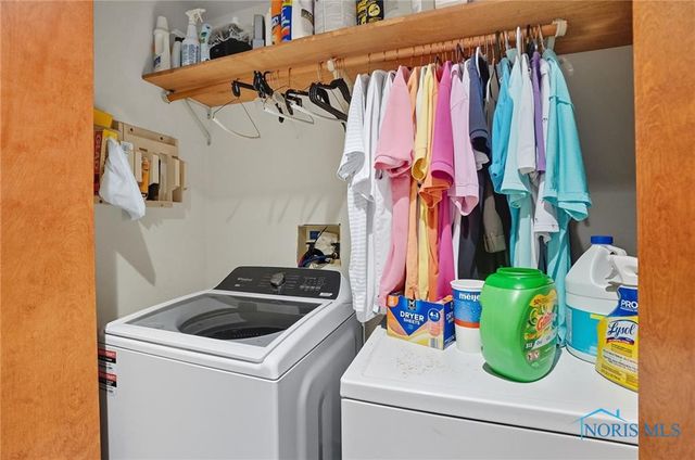 237 Brooke Drive, Oregon, OH 43616