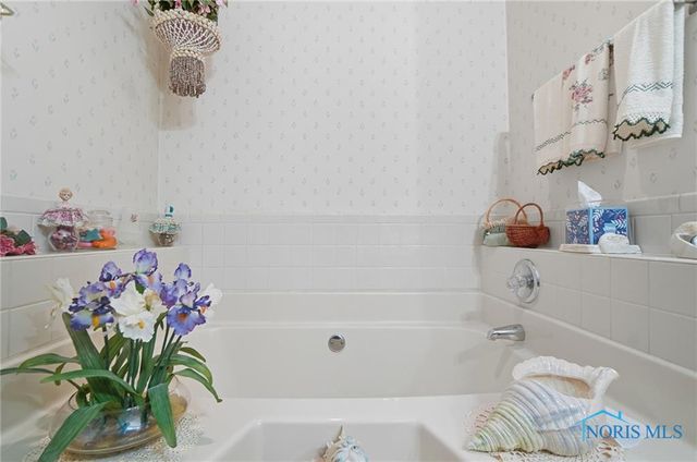 237 Brooke Drive, Oregon, OH 43616