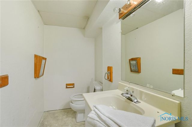 237 Brooke Drive, Oregon, OH 43616