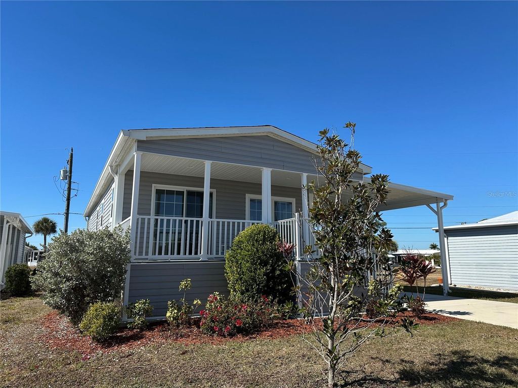 Image 2 of property listing at 330 TRAILORAMA DRIVE, North Port, FL 34287