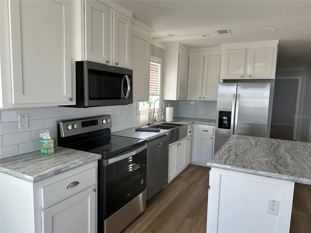 Image 3 of property listing at 330 TRAILORAMA DRIVE, North Port, FL 34287