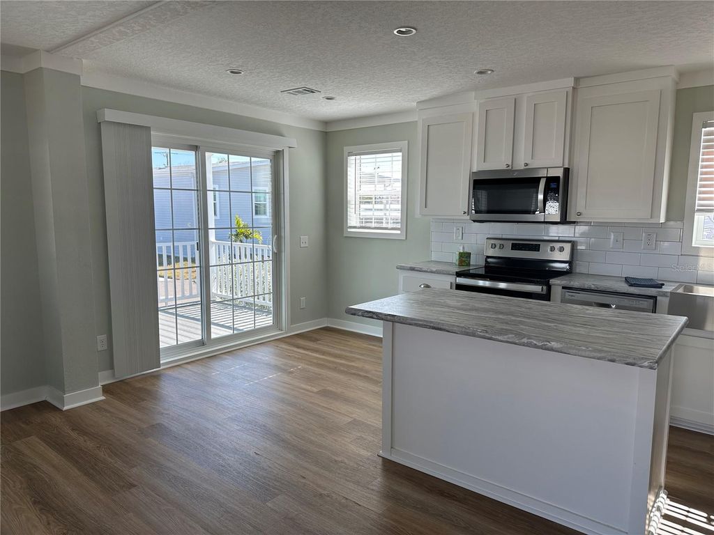 Image 4 of property listing at 330 TRAILORAMA DRIVE, North Port, FL 34287