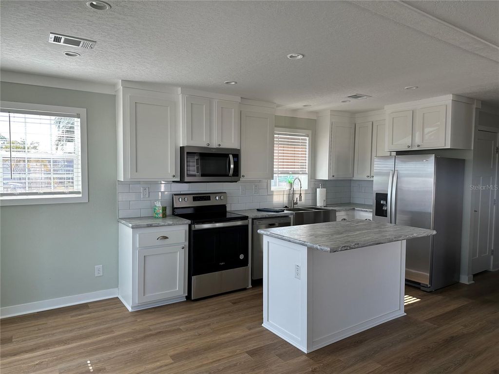 Image 5 of property listing at 330 TRAILORAMA DRIVE, North Port, FL 34287